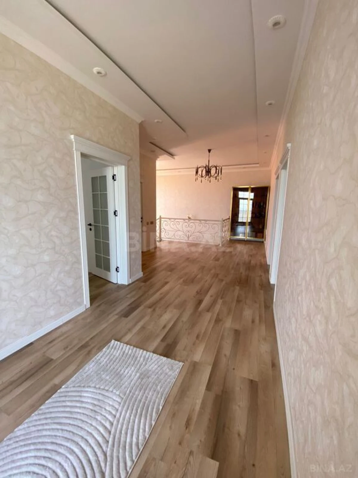 Satılır 4 otaqlı həyət evi 240 m²