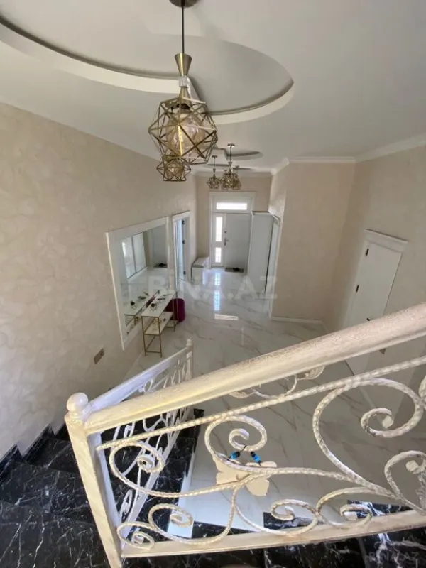 Satılır 4 otaqlı həyət evi 240 m²