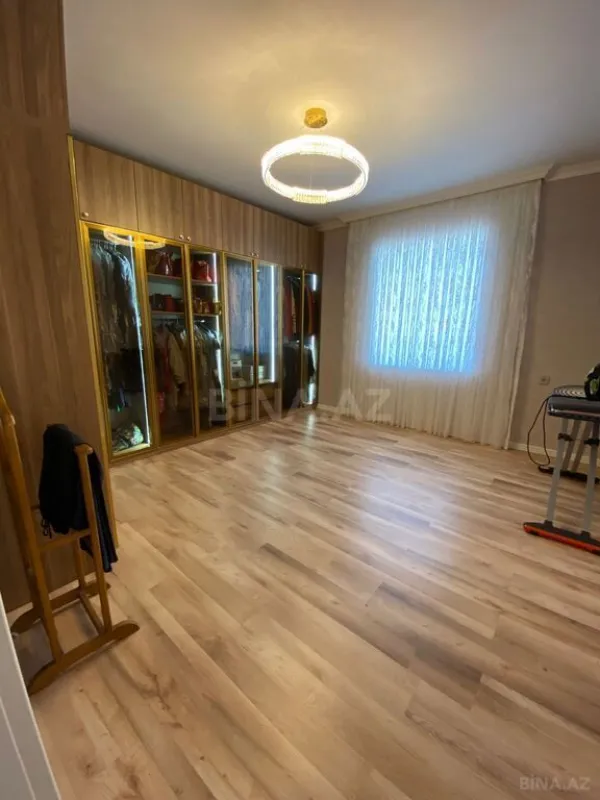 Satılır 4 otaqlı həyət evi 240 m²
