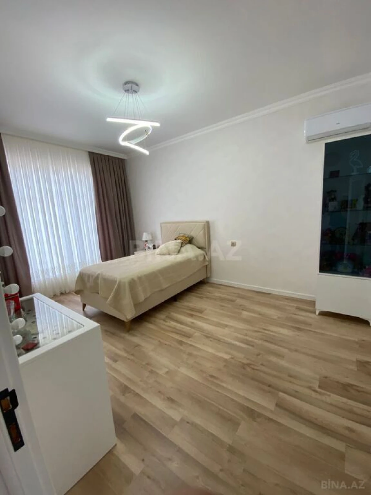 Satılır 4 otaqlı həyət evi 240 m²