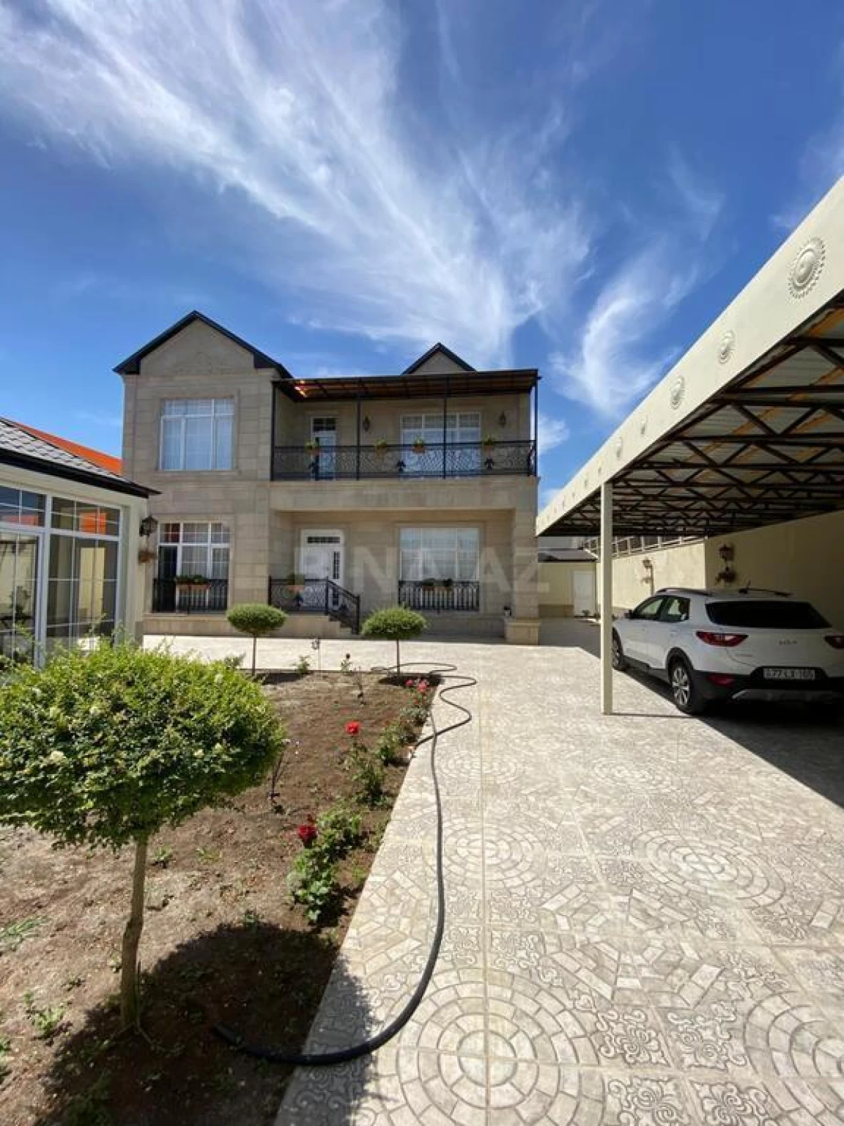 Satılır 4 otaqlı həyət evi 240 m²