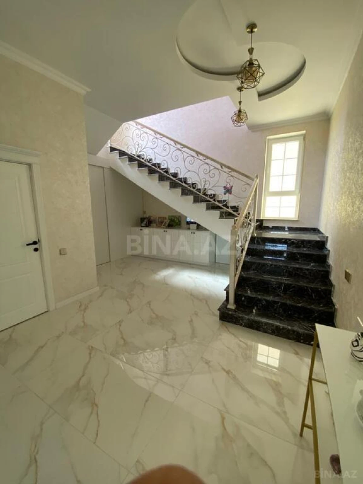 Satılır 4 otaqlı həyət evi 240 m²