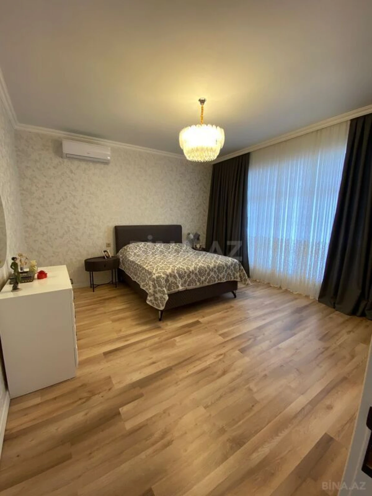 Satılır 4 otaqlı həyət evi 240 m²