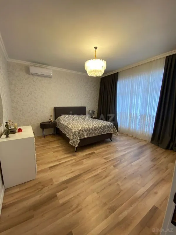 Satılır 4 otaqlı həyət evi 240 m²