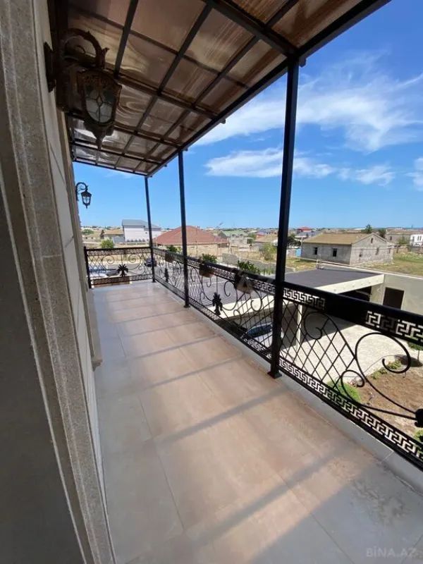 Satılır 4 otaqlı həyət evi 240 m²