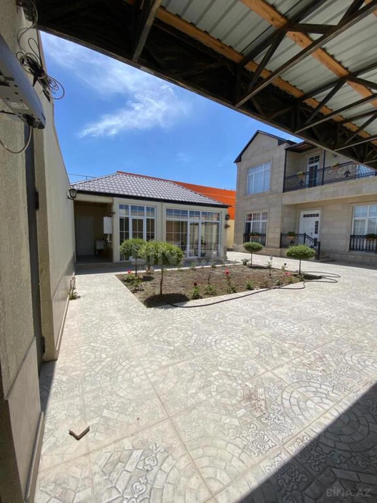 Satılır 4 otaqlı həyət evi 240 m²