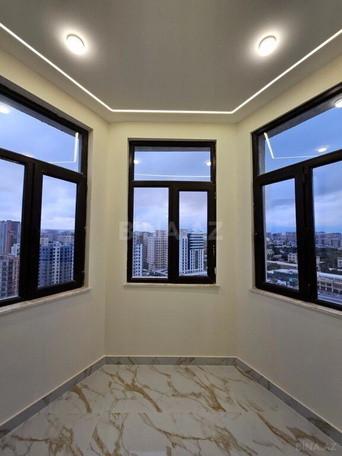 Satılır 2 otaqlı mənzil 75 m²