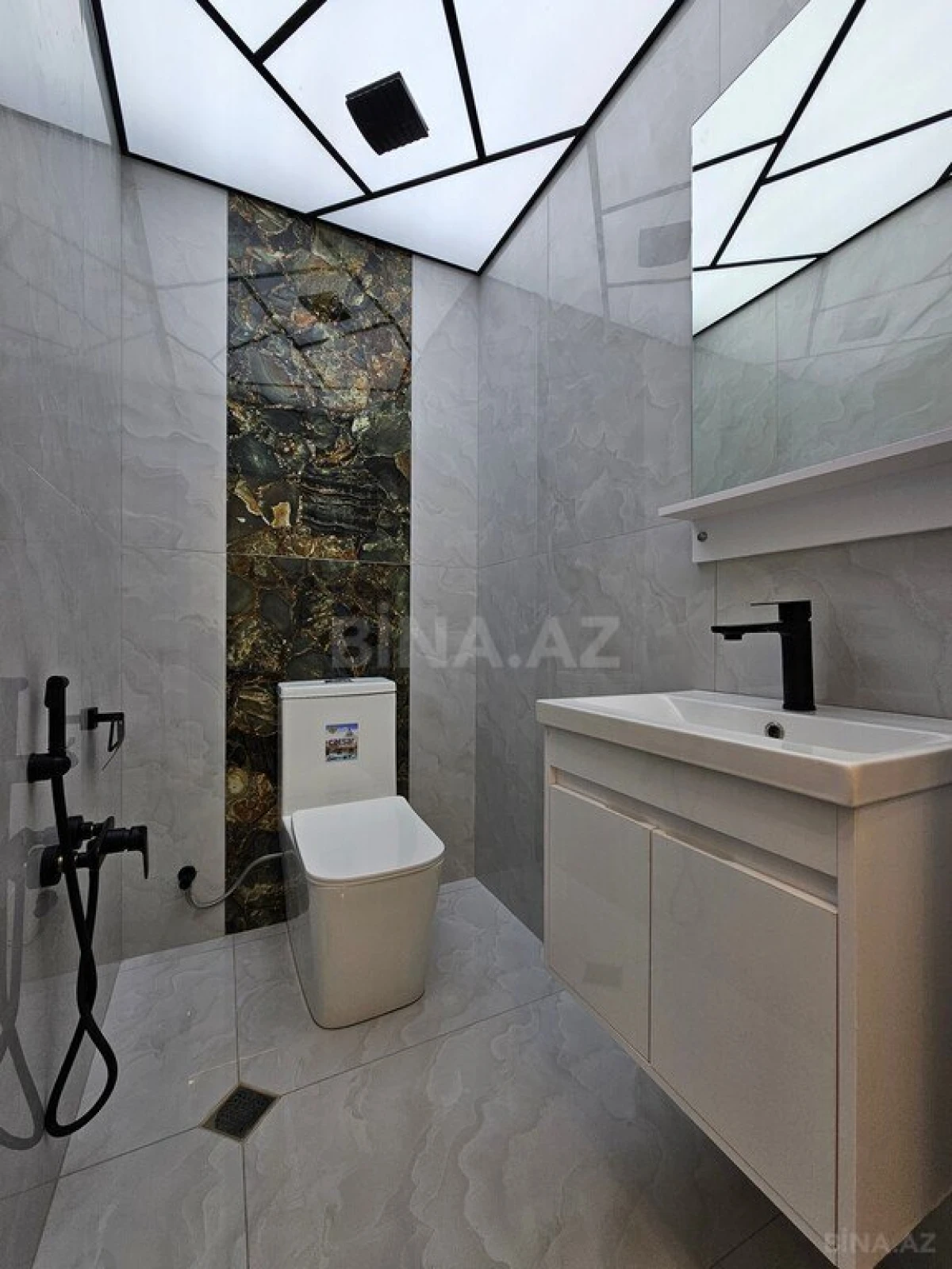 Satılır 2 otaqlı mənzil 75 m²