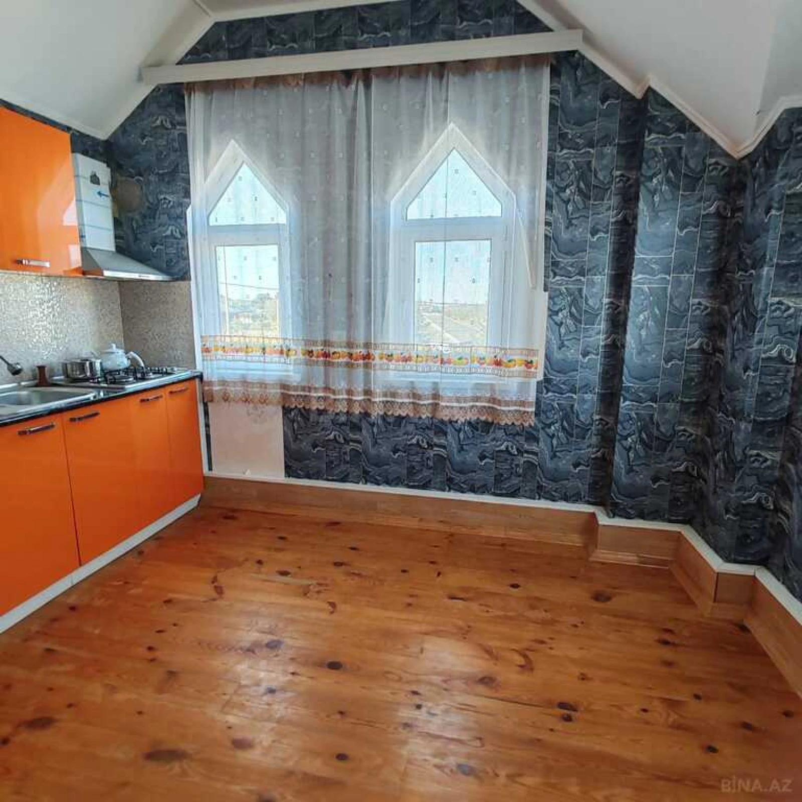Satılır 7 otaqlı həyət evi 200 m²