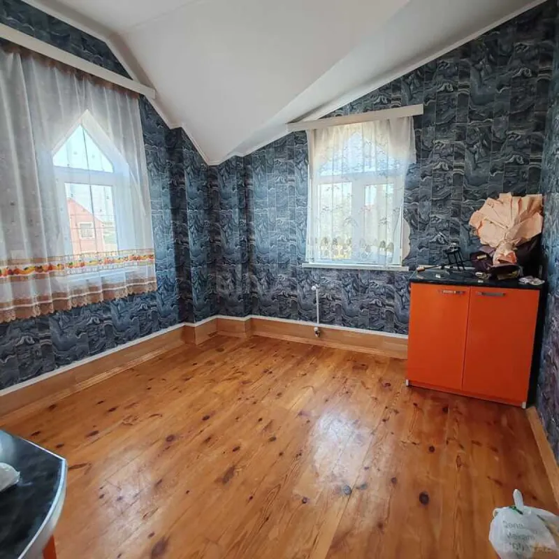 Satılır 7 otaqlı həyət evi 200 m²