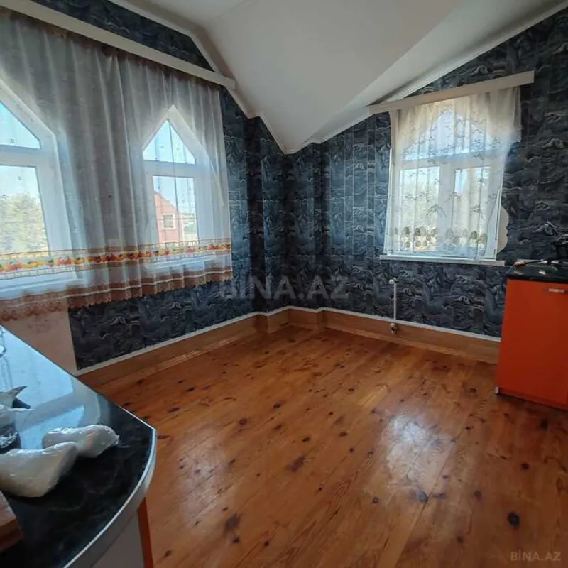 Satılır 7 otaqlı həyət evi 200 m²