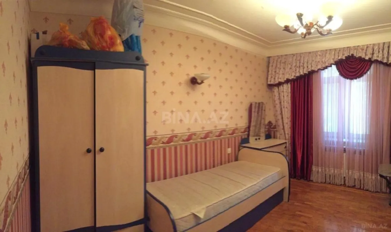 Satılır 5 otaqlı mənzil 130 m²