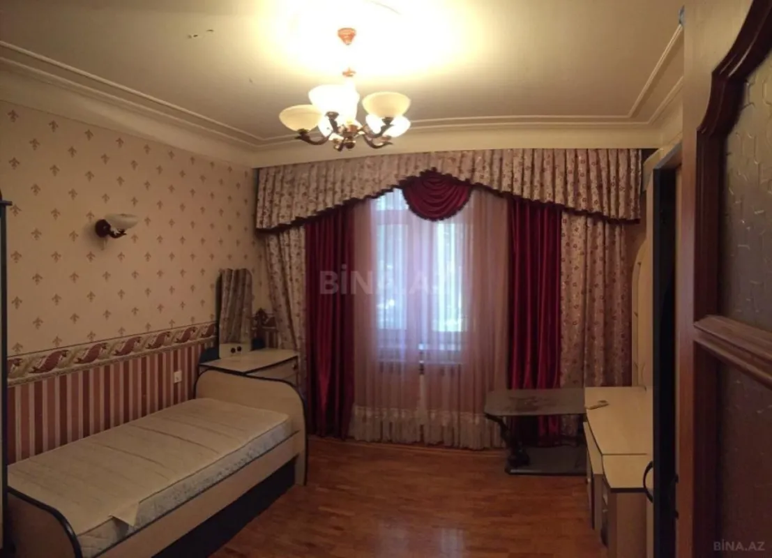 Satılır 5 otaqlı mənzil 130 m²