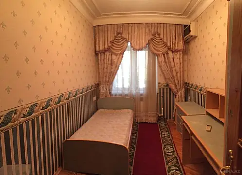 Satılır 5 otaqlı mənzil 130 m²