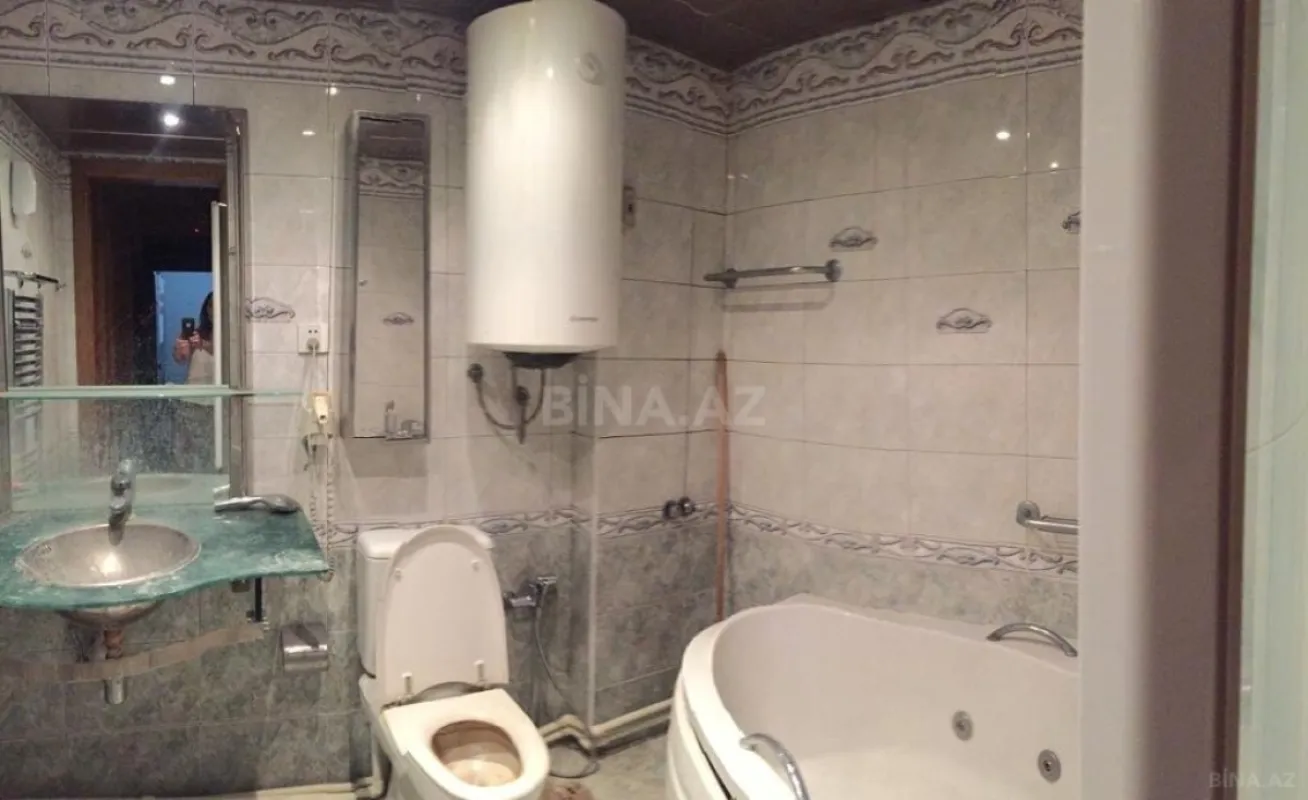 Satılır 5 otaqlı mənzil 130 m²