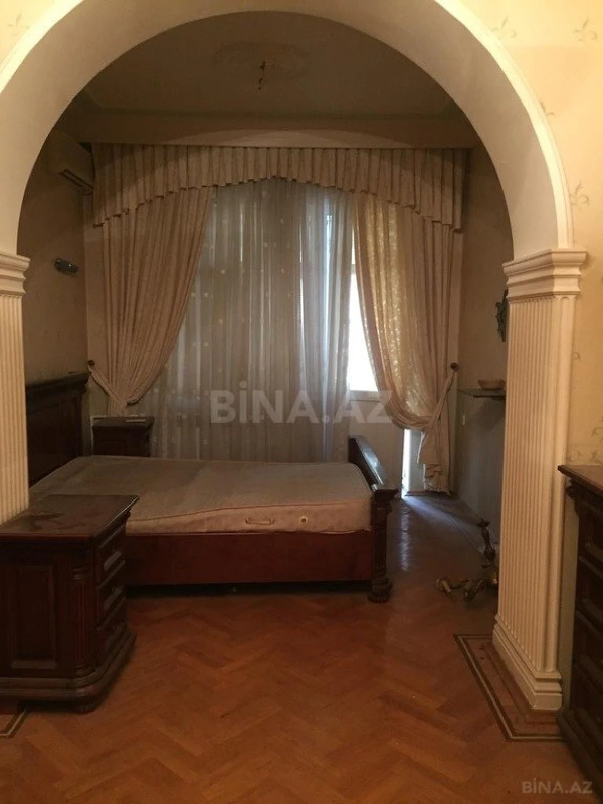 Satılır 5 otaqlı mənzil 130 m²