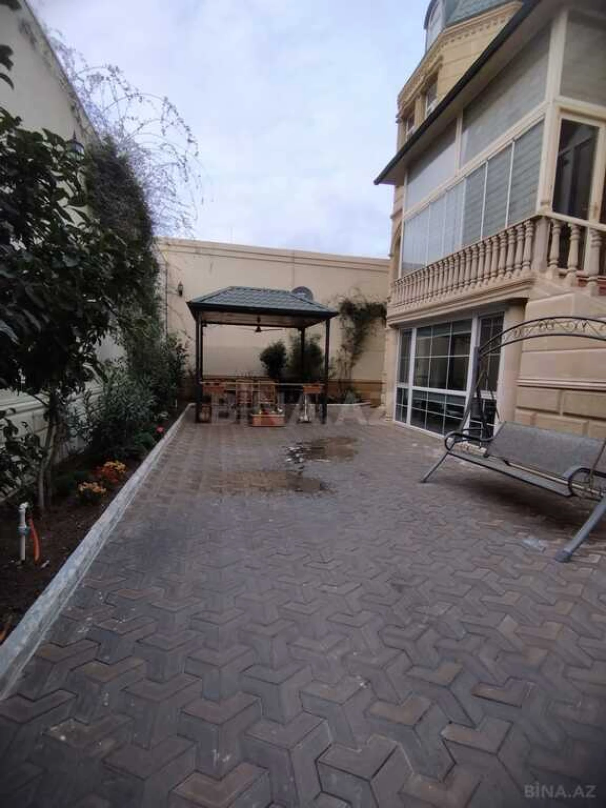 Satılır obyekt 750 m²