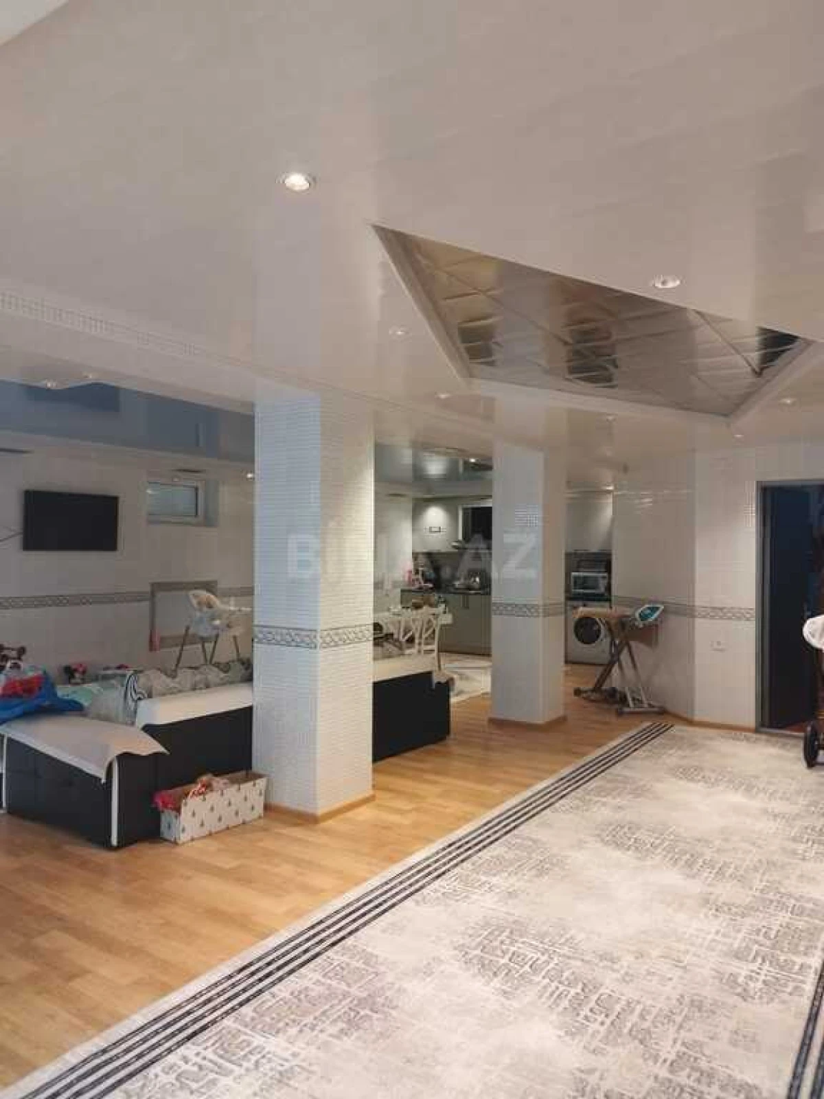 Satılır obyekt 750 m²