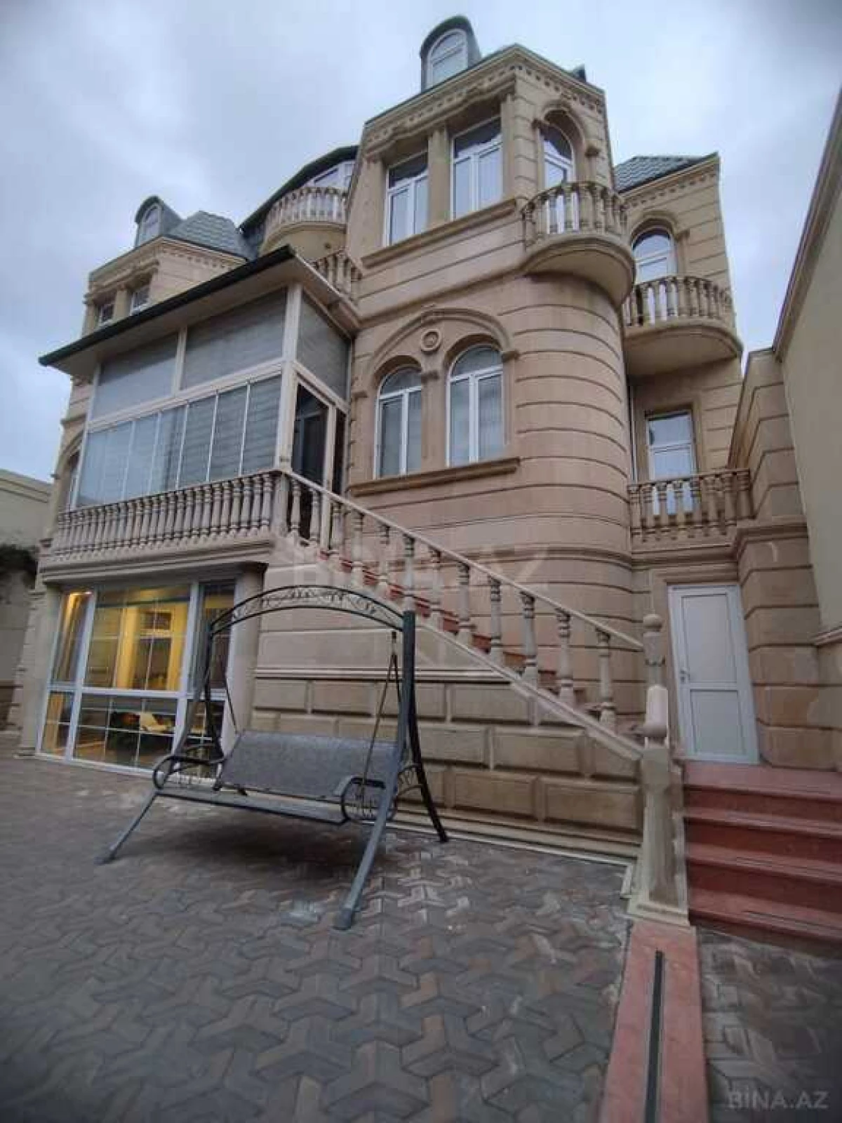 Satılır obyekt 750 m²