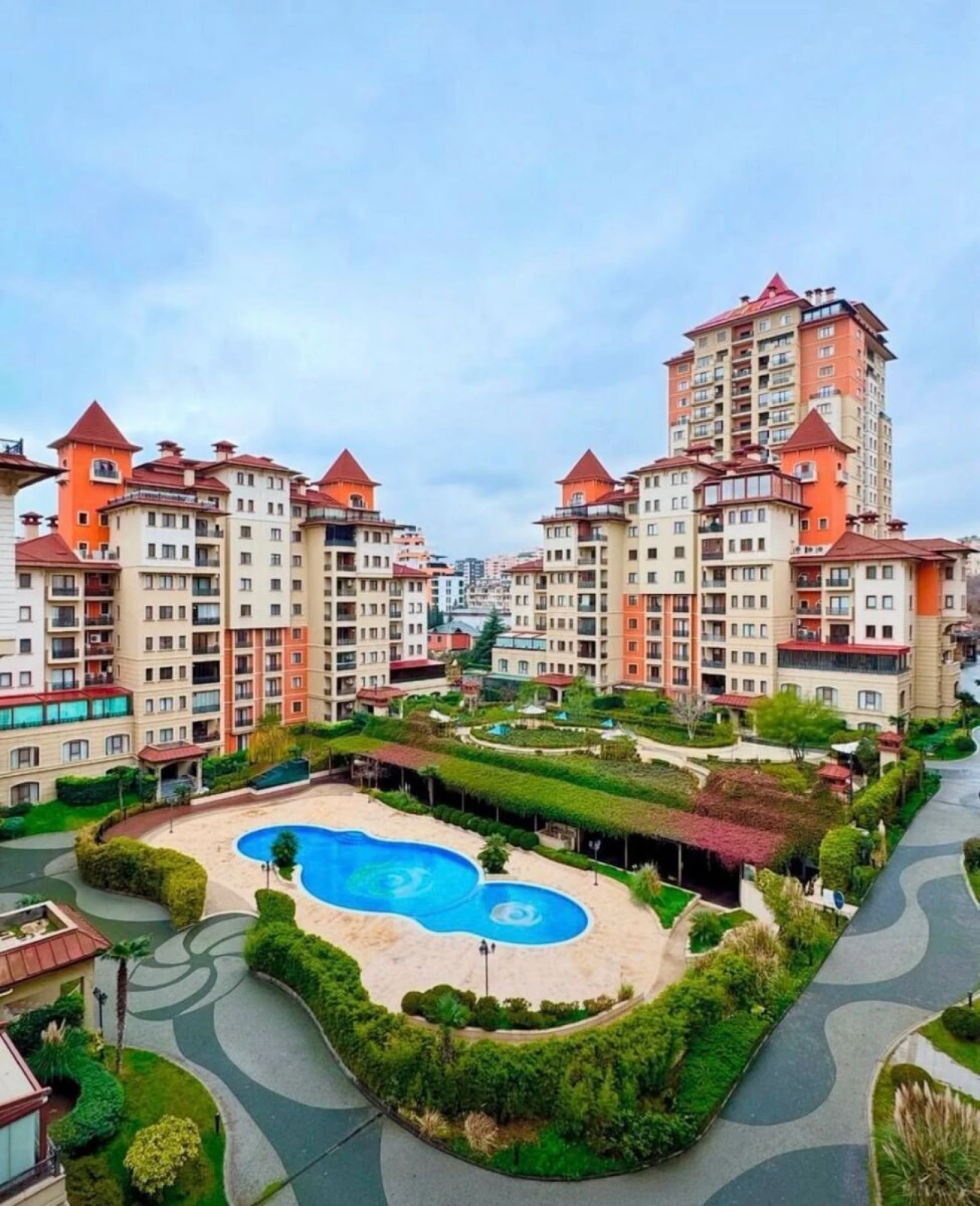 Satılır 4 otaqlı mənzil 205 m²