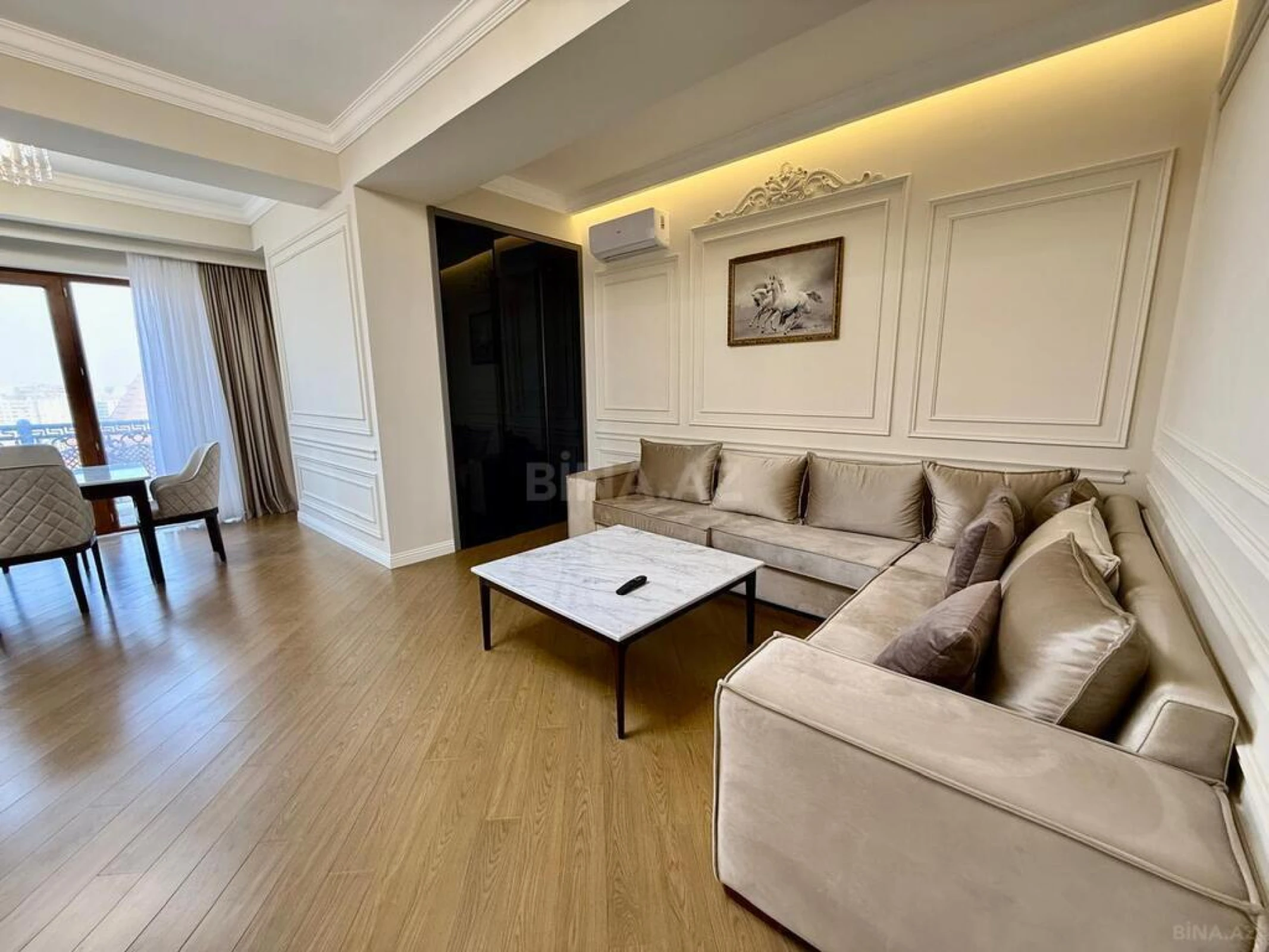 Satılır 4 otaqlı mənzil 205 m²