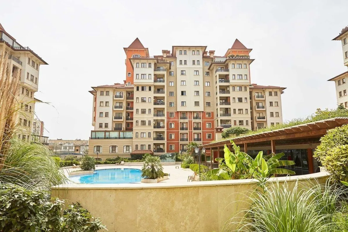 Satılır 4 otaqlı mənzil 205 m²