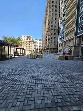 Satılır 4 otaqlı mənzil 174 m²