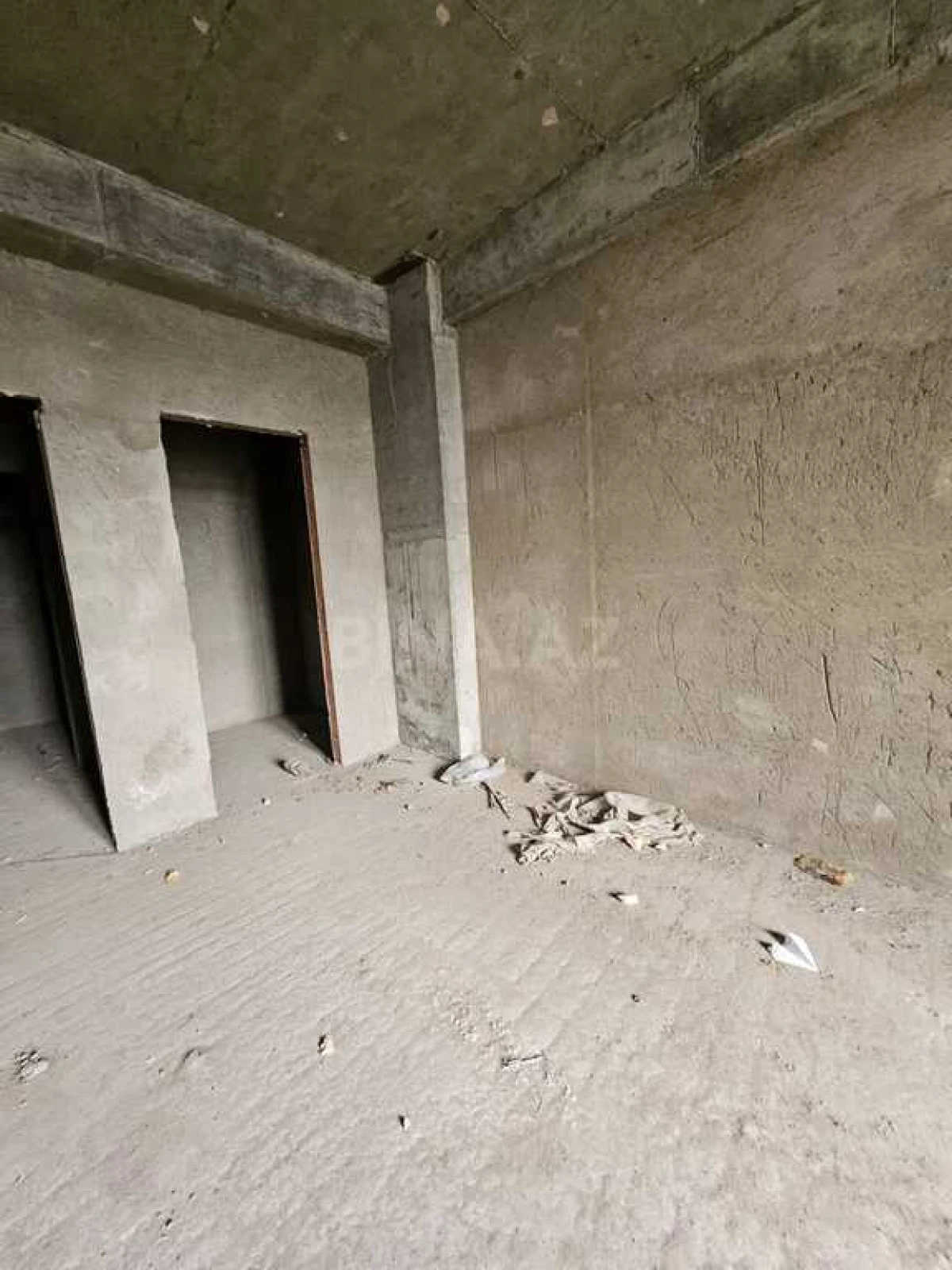 Satılır 4 otaqlı mənzil 174 m²