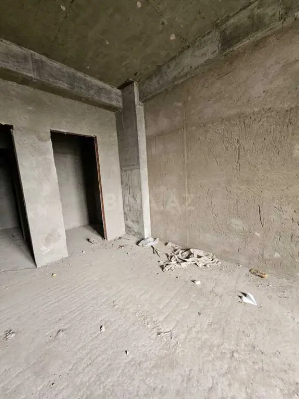 Satılır 4 otaqlı mənzil 174 m²