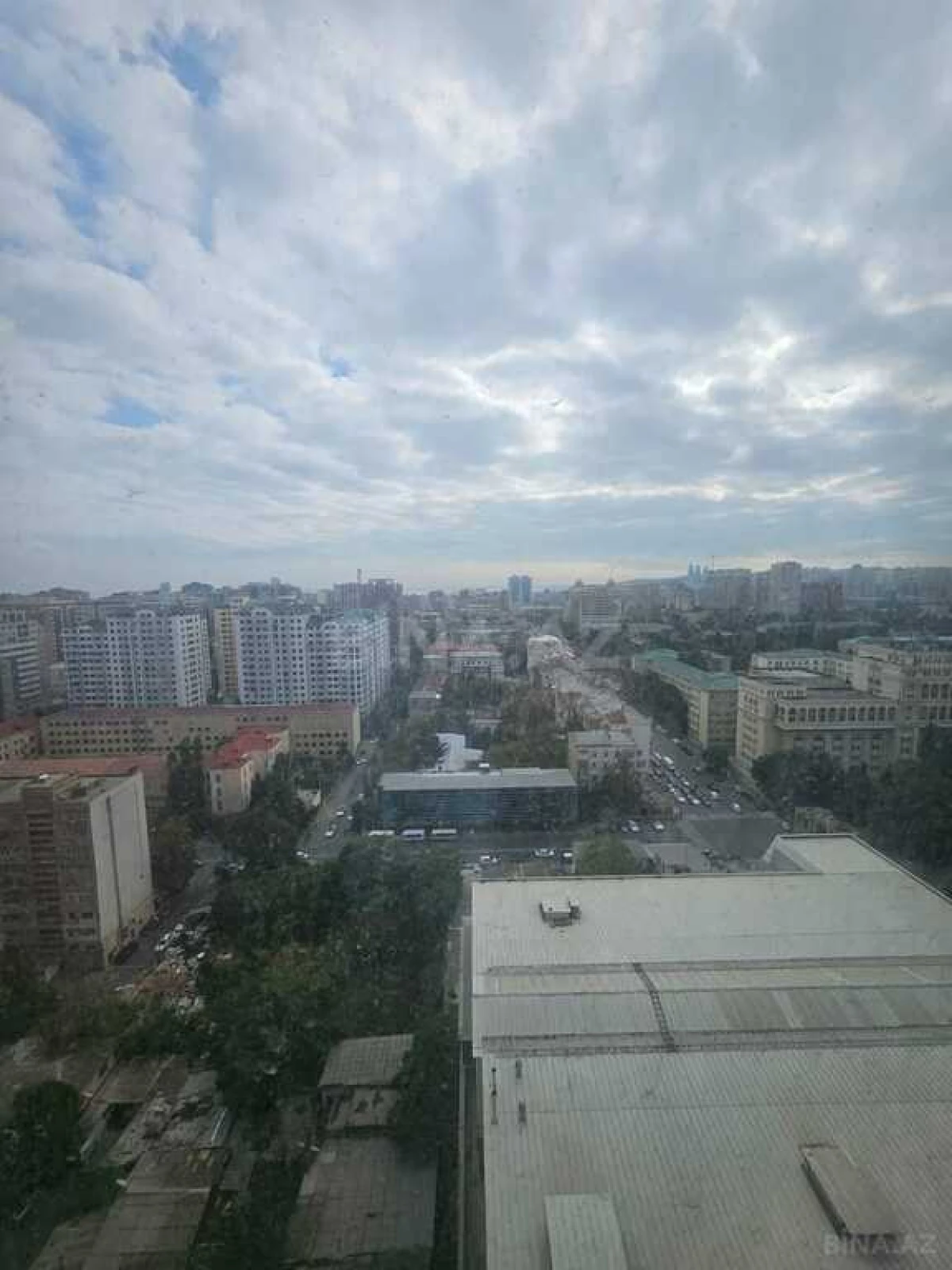 Satılır 4 otaqlı mənzil 174 m²