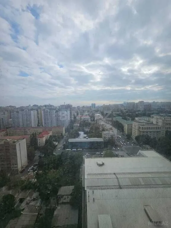 Satılır 4 otaqlı mənzil 174 m²