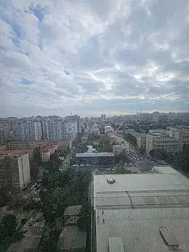 Satılır 4 otaqlı mənzil 174 m²