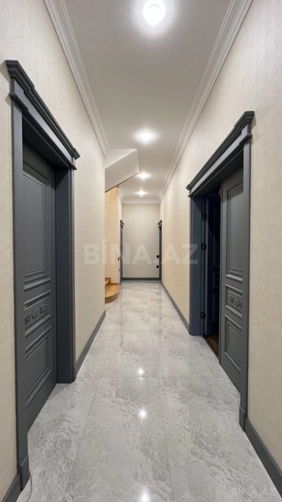 Satılır 5 otaqlı həyət evi 330 m²