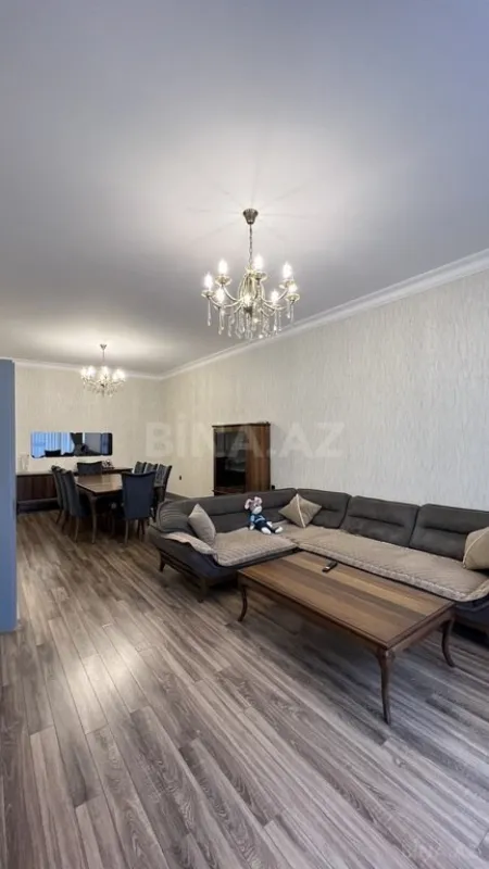 Satılır 5 otaqlı həyət evi 330 m²