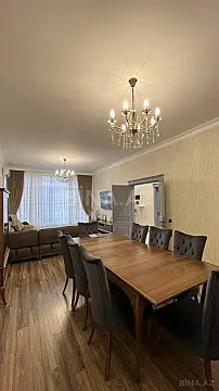 Satılır 5 otaqlı həyət evi 330 m²