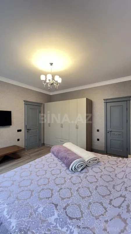 Satılır 5 otaqlı həyət evi 330 m²