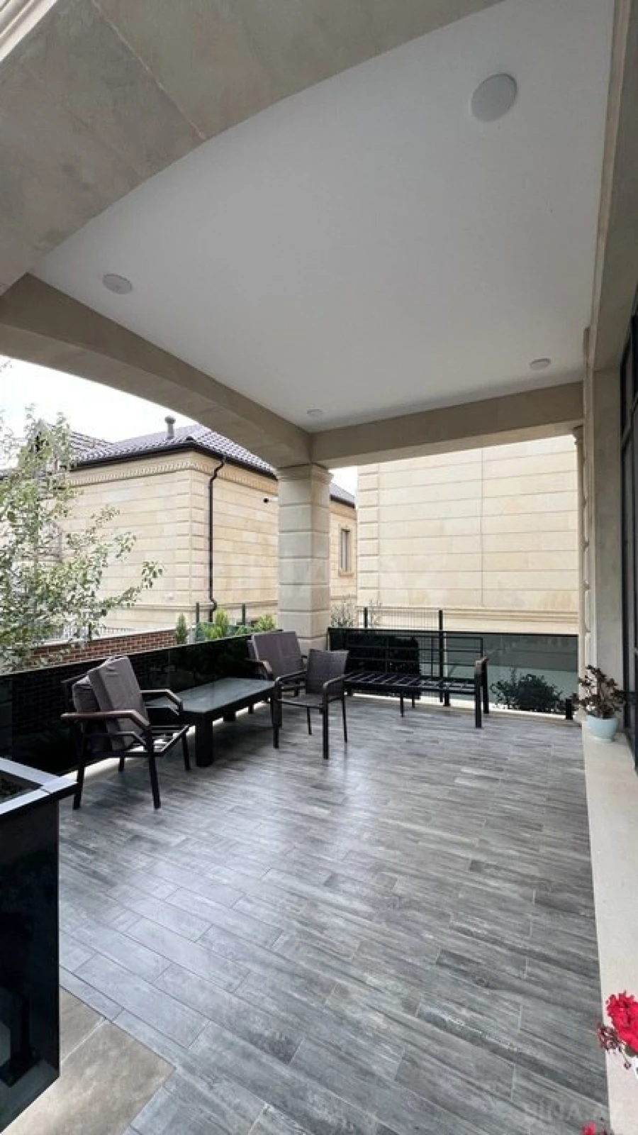 Satılır 5 otaqlı həyət evi 330 m²