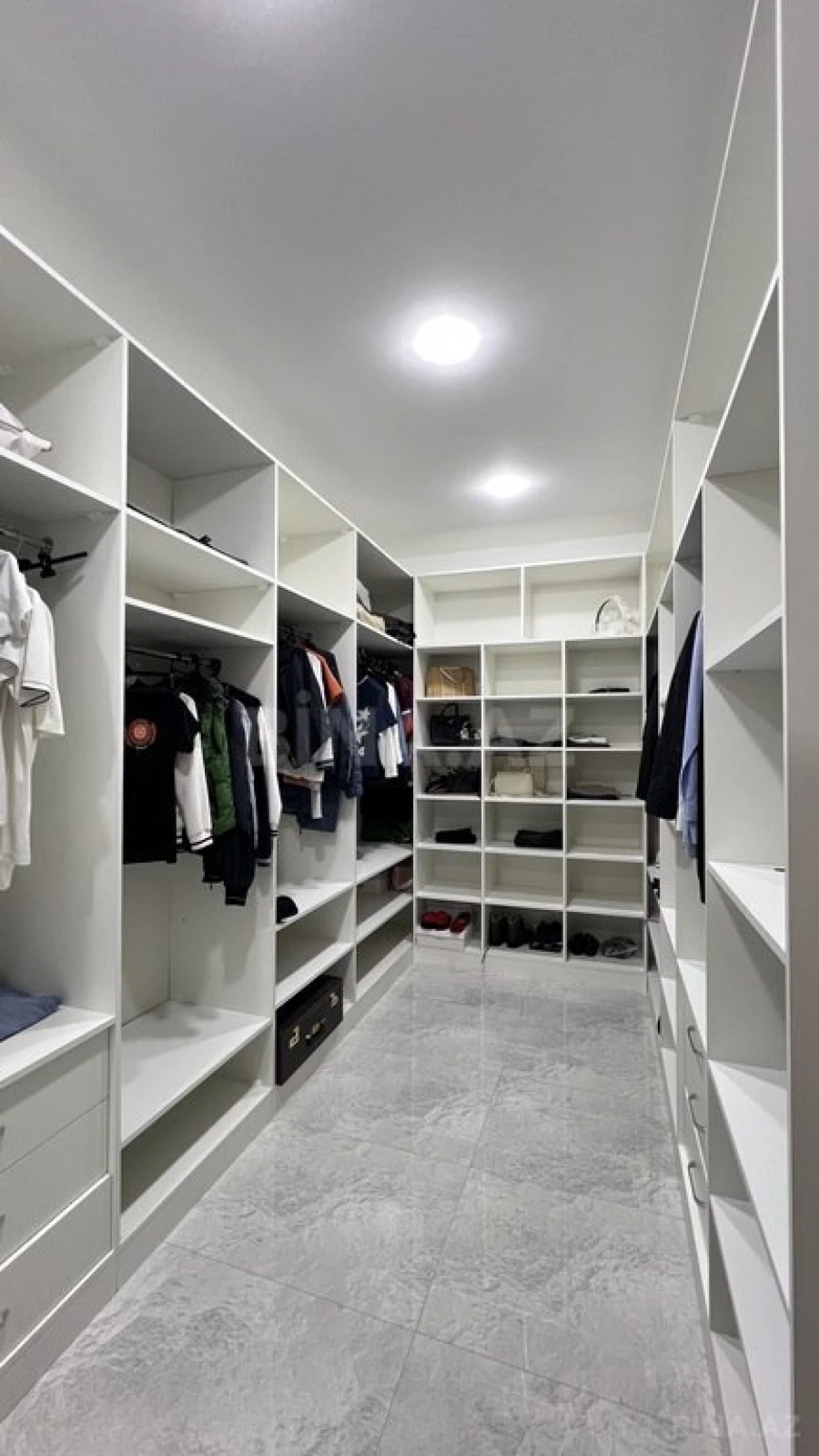 Satılır 5 otaqlı həyət evi 330 m²