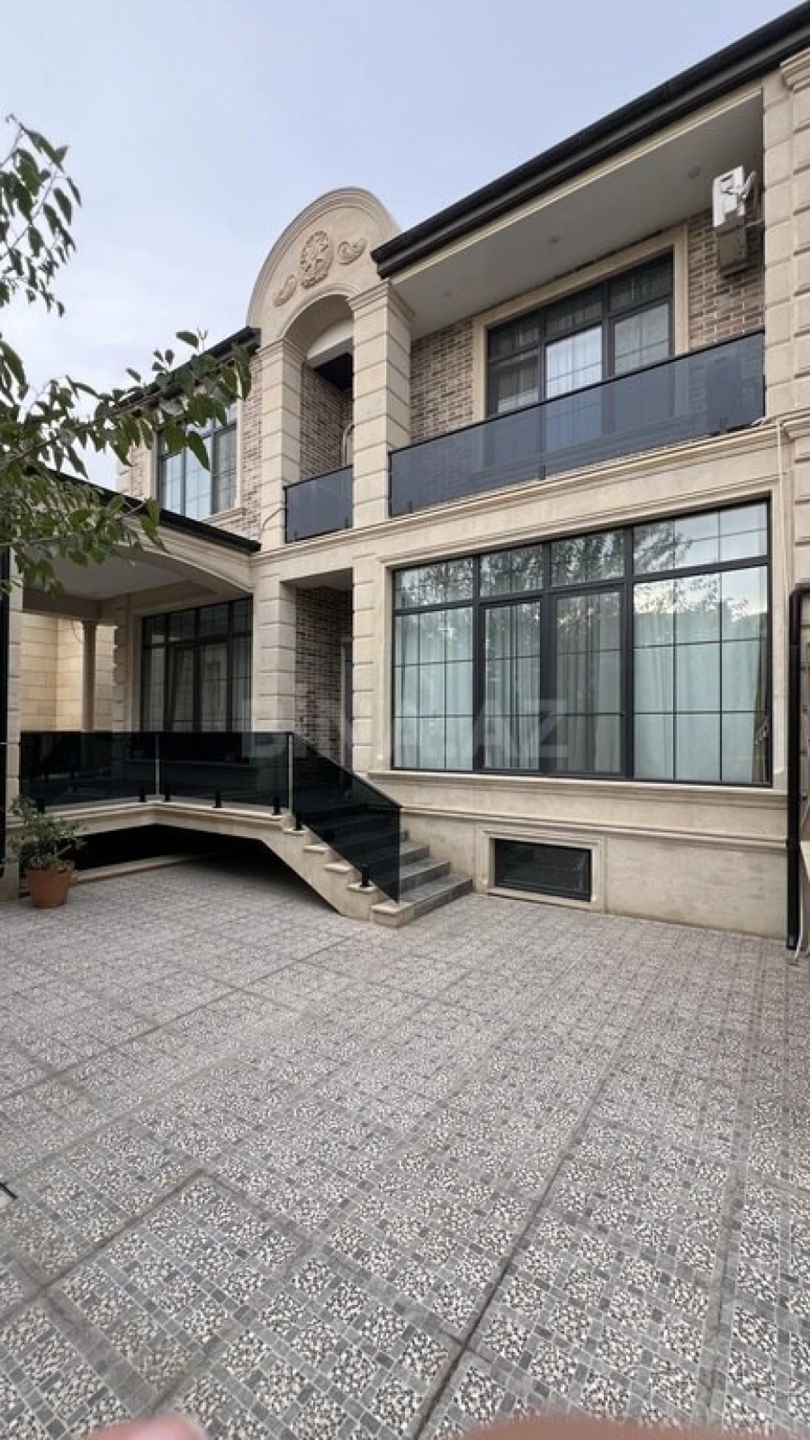 Satılır 5 otaqlı həyət evi 330 m²