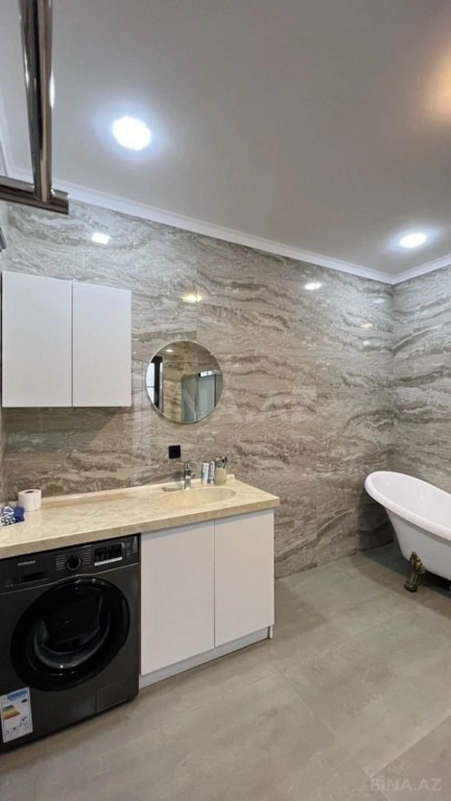 Satılır 5 otaqlı həyət evi 330 m²