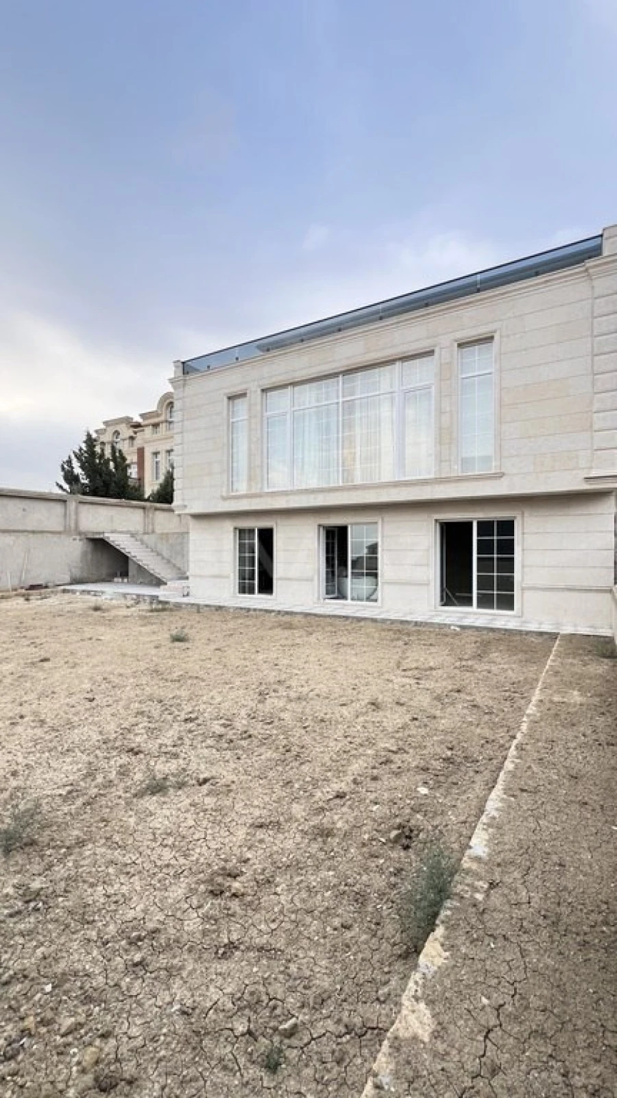 Satılır 7 otaqlı həyət evi 400 m²