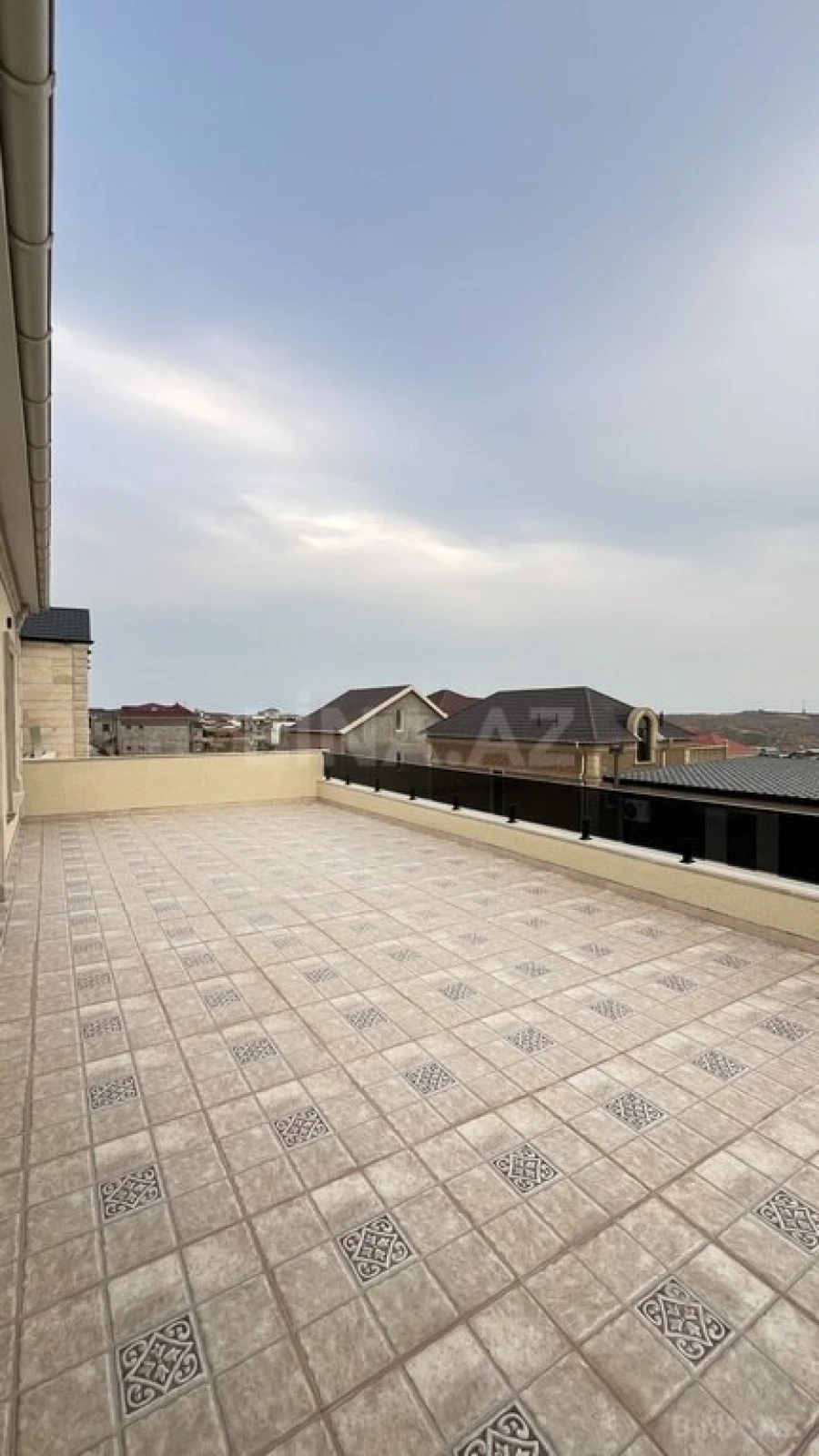 Satılır 7 otaqlı həyət evi 400 m²