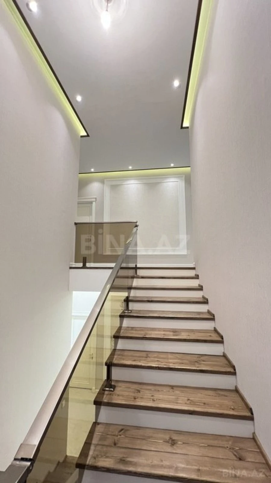 Satılır 7 otaqlı həyət evi 400 m²