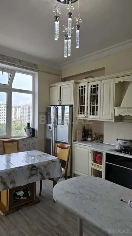 Satılır 3 otaqlı mənzil 126 m²