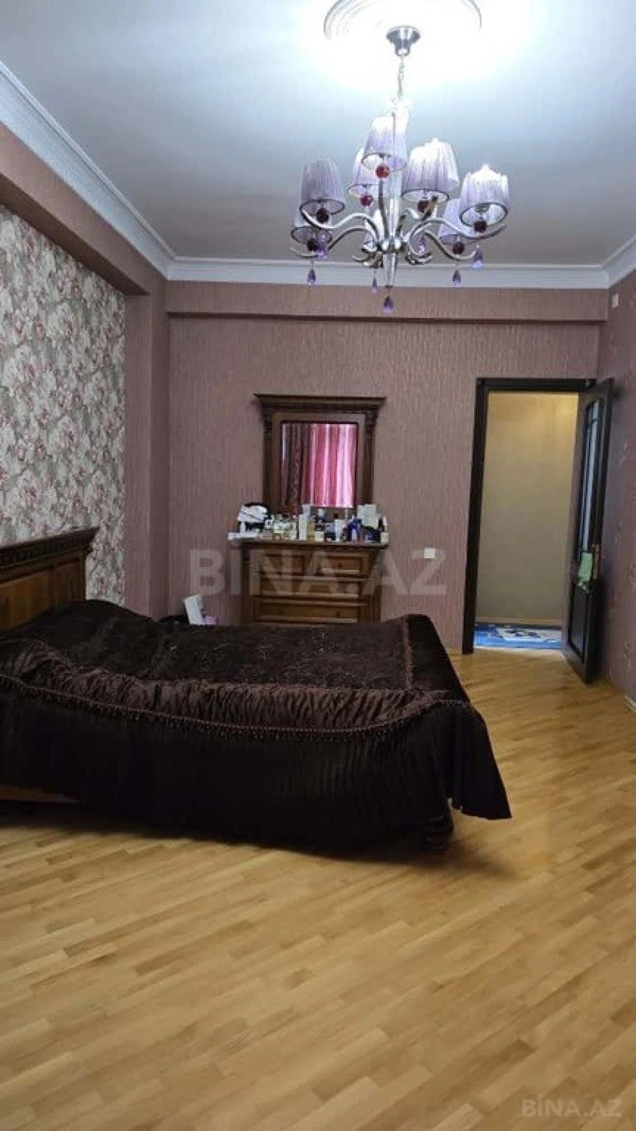 Satılır 3 otaqlı mənzil 126 m²