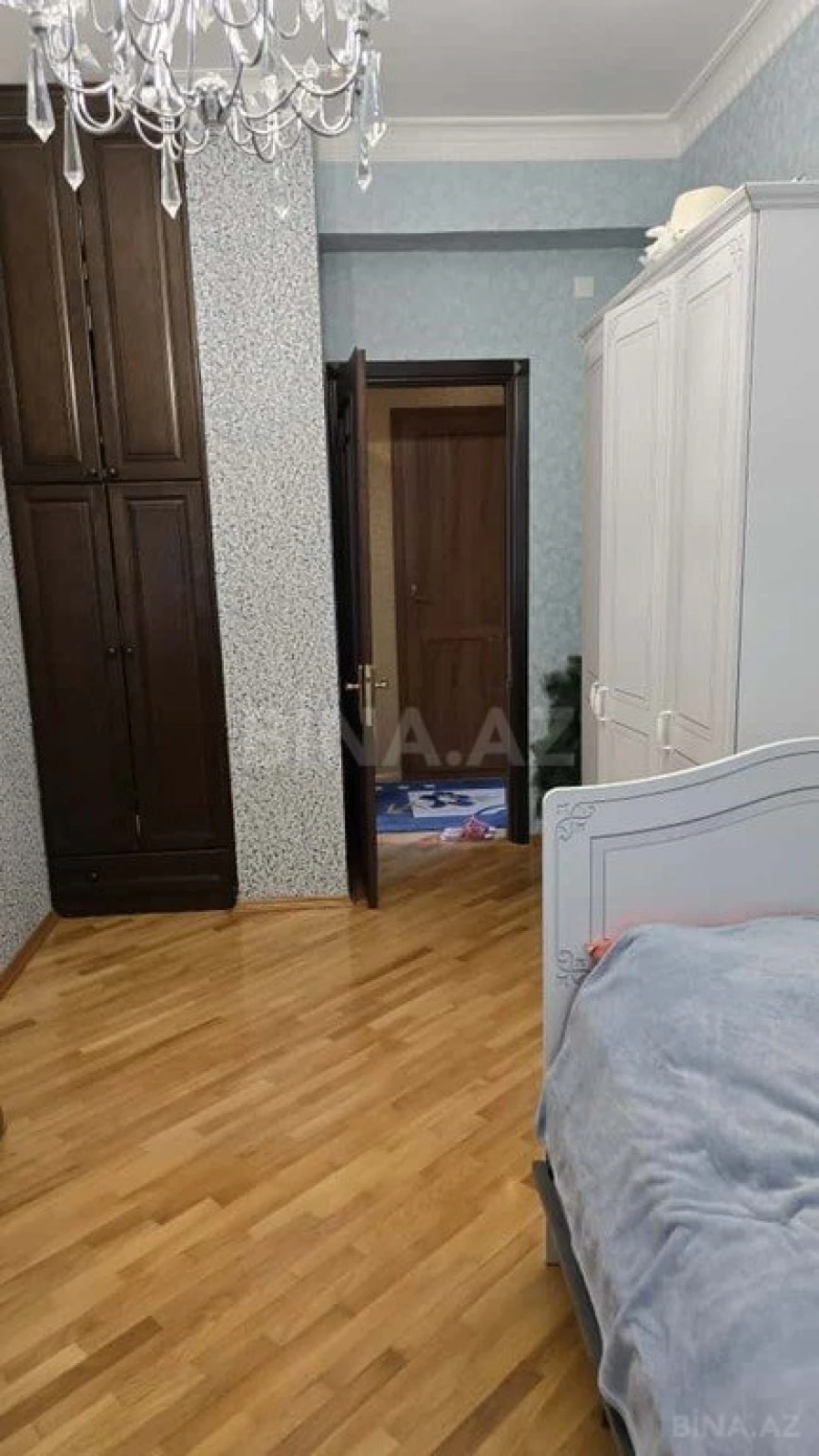 Satılır 3 otaqlı mənzil 126 m²