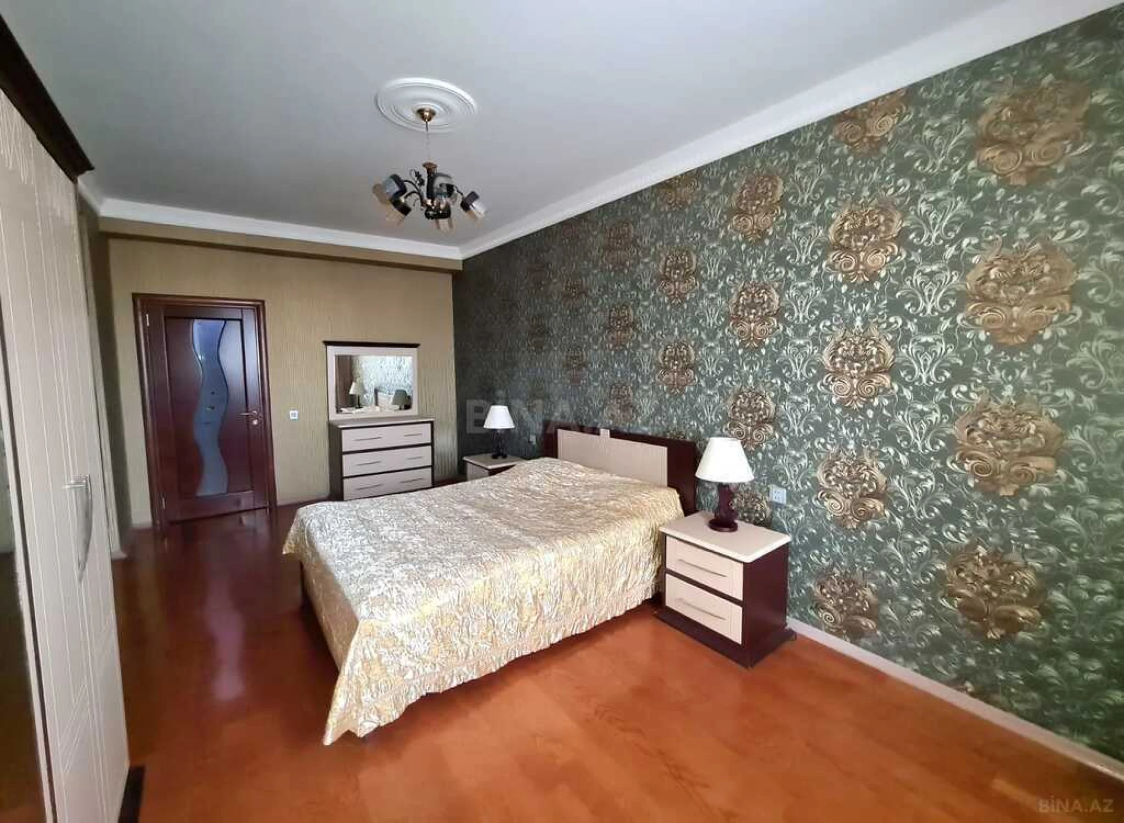 Kirayə verilir 2 otaqlı mənzil 120 m²