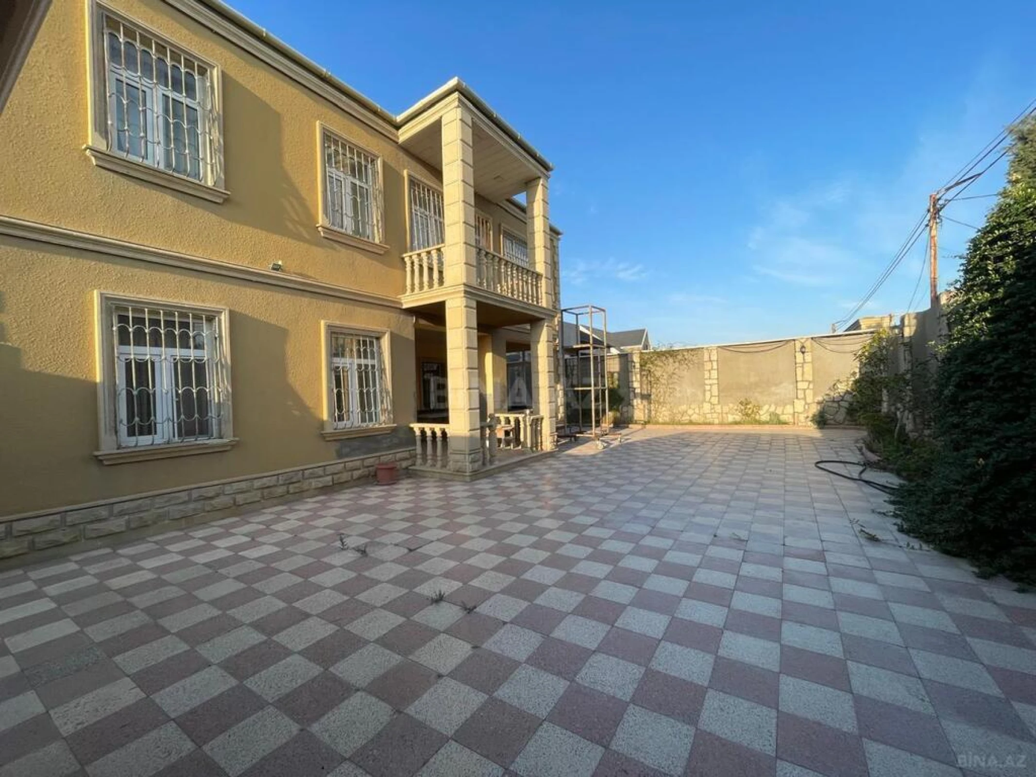 Satılır 5 otaqlı həyət evi 165 m²