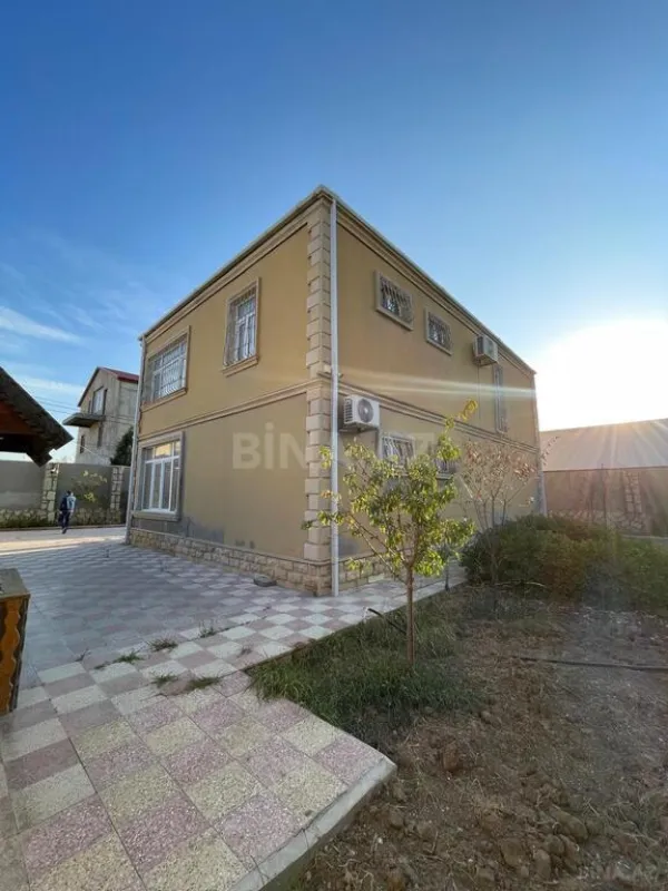 Satılır 5 otaqlı həyət evi 165 m²