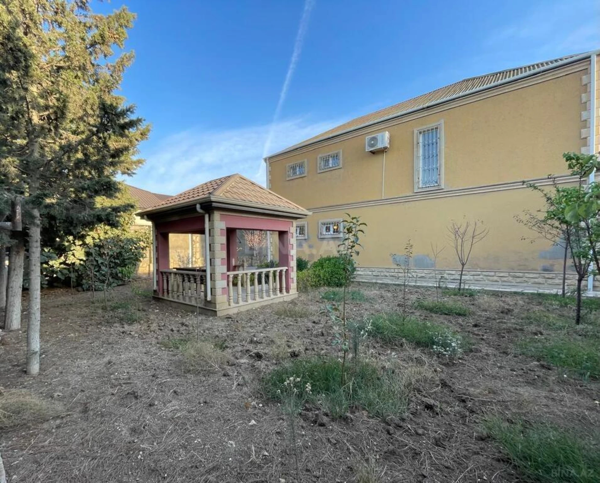 Satılır 5 otaqlı həyət evi 165 m²